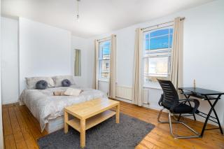 Bright Spacious Double Bedroom - Londra - 2