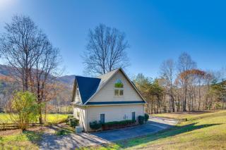 Peaceful Lake Lure Cabin with Fireplace! - Lake Lure - 8