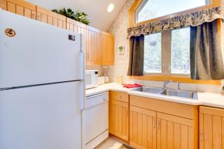Peaceful Lake Lure Cabin with Fireplace! - Lake Lure - 2