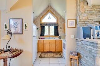 Peaceful Lake Lure Cabin with Fireplace! - Lake Lure - 4