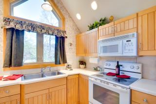 Peaceful Lake Lure Cabin with Fireplace! - Lake Lure - 3