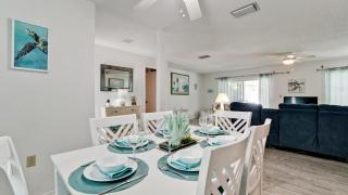 Kim's Palm Cottage - 1