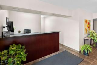 SureStay Plus Hotel by Best Western Hardisty - 9