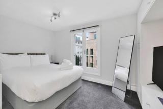 Stylish Soho Retreat 1-BR Urban Oasis - 5