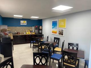 Days Inn by Wyndham Muncie -Ball State University - Muncie - 1