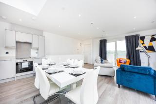 Modern 3 Bedroom House With Balconies & Parking - Maida Vale - 9