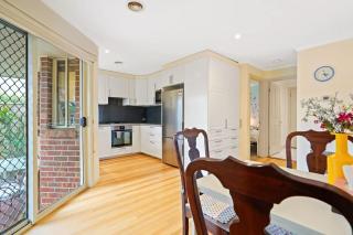 Perfectly Located Townhouse in heart of Ringwood - Ringwood - 2