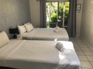 Bush Village Holiday Cabins - Airlie Beach - 1