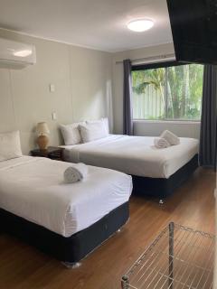 Bush Village Holiday Cabins - Airlie Beach - 3