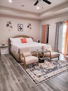 Virgil House With Soaking bathtub Houston Texas - 7