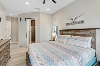 No Shower Happy Hour 215 LAU - Mustang Beach - 6