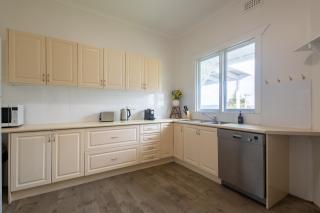 Bay Vista Cottage by the BnB Collection - 2
