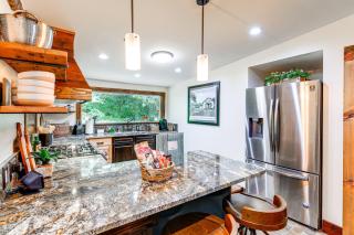 Dreamy Damascus Cabin about 1 Mi to Appalachian Trail - 5