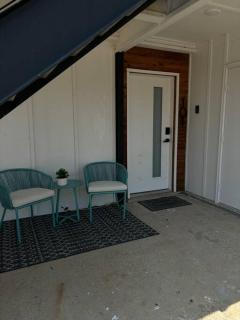 Dramatic Modern Retreat & Free Gated Parking - 8