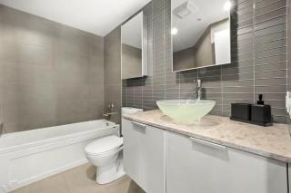 Modern Condo in downtown two bedroom parking lot - Vancouver - 8