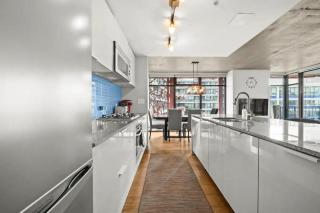Modern Condo in downtown two bedroom parking lot - Vancouver - 7