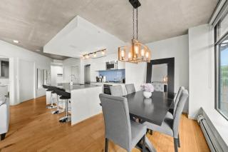 Modern Condo in downtown two bedroom parking lot - Vancouver - 5