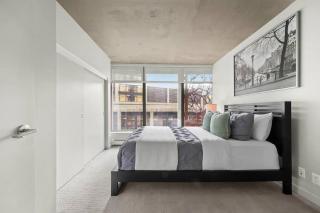 Modern Condo in downtown two bedroom parking lot - Vancouver - 2