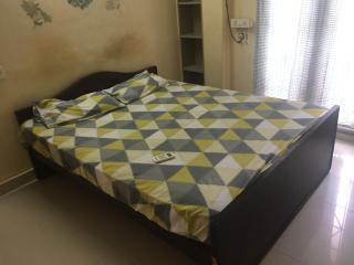 Spacious 2BHK in Velachery, with aircons, equipped kitchen, car park, WiFi and other utilities - Chennai - 1