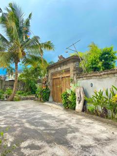 Joglo Breeze Guesthouse and Villa - 2