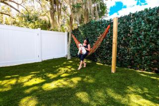 StylishAptWtrGrdnOppLake&Prk&Yrd - 4