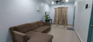 Rumah Biru Homestay - 0