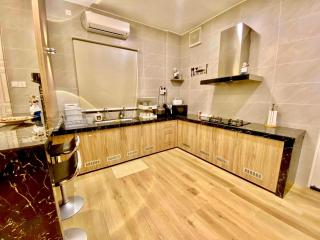 Entire home hosted by Catherine 4 bedroom House - Sandakan - 6