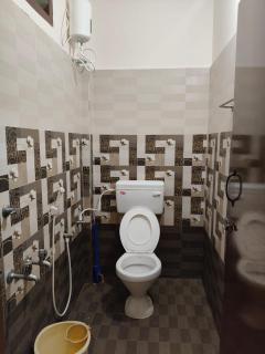 AJR HALL AND A/C ROOMS - 5