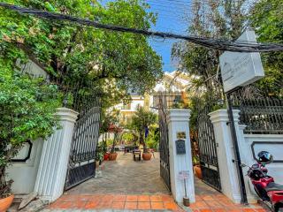Birdcage Boutique - 4