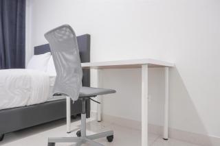 Fancy and Comfort 1BR at Gold Coast Apartment By Travelio - Jakarta - 1