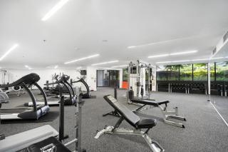 Central Located 2-Bed with Pool, Gym & Parking - 6