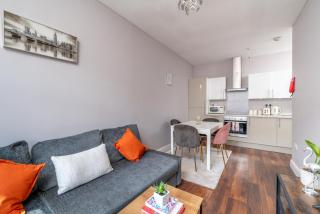 Town Centre Watford 2 bedoom Apartment Fast Wifi,Parking-15 mins to Central London - Watford - 0
