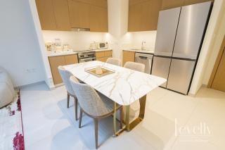 Spacious Modern 2BR with Partial Burj Khalifa View - Dubai - 3