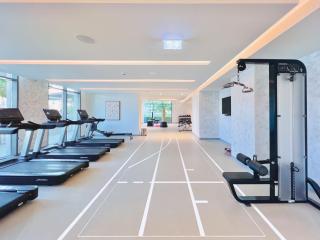 Seaside Lux Retreat 2-BR Private Beach - Dubai - 2