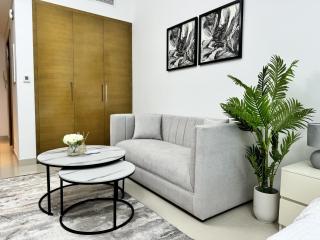 Comfortable And Spacious Studio At Claren Towers - Dubai - 1