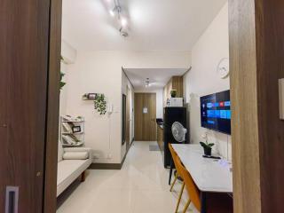 1BR Unit Condotel w Balcony FAME Residences #FM47 - Manilla - 4