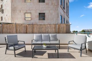 Beautiful 3 BDR Heart of JLM -Modern with Huge Balcony - 2