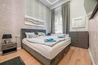 Exclusive Downtown Apartment with AC - Budapest - 4