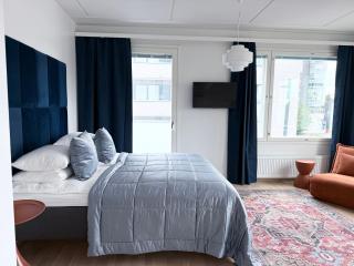 Spacious Railway Station Apartment - 7