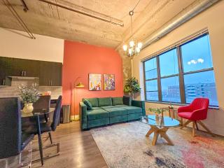 Fully Equipped 2BR Apartment in South Loop with Optional Parking and Gym Access Near McCormick Place & Lakefront Attractions - 1
