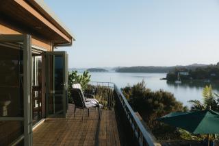 Cliff Edge by the Sea - Paihia - 6