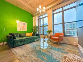 Cozy 2BR Chicago Apartment with Optional Parking and Gym Access Near Field Museum, Lakefront & McCormick Place - 1