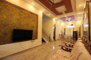 Pleasant Holiday Inn - Narakal - 5