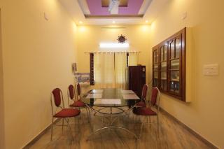 Pleasant Holiday Inn - Narakal - 1