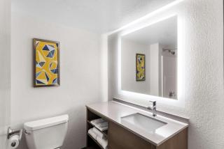 Comfort Suites Austin Airport - Austin - 1