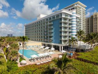 The Singer Oceanfront Resort, Curio Collection by Hilton - 3