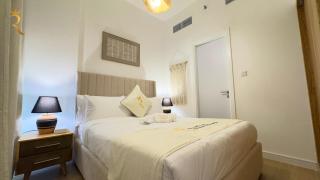 Oasis Grove Stylish 2BR Retreat in Masdar City - Abu Dhabi - 5