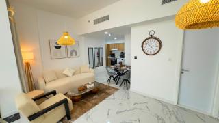 Oasis Grove Stylish 2BR Retreat in Masdar City - Abu Dhabi - 7