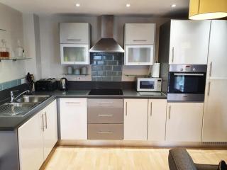 Basingstoke Town Center - 2 Bedroom Apartment - 3