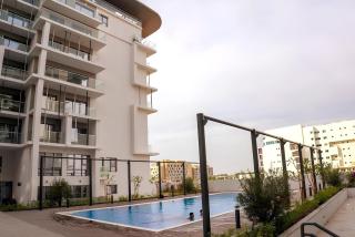 Oasis Grove Stylish 2BR Retreat - Modern Stay in Masdar City Near Masdar Park - 5